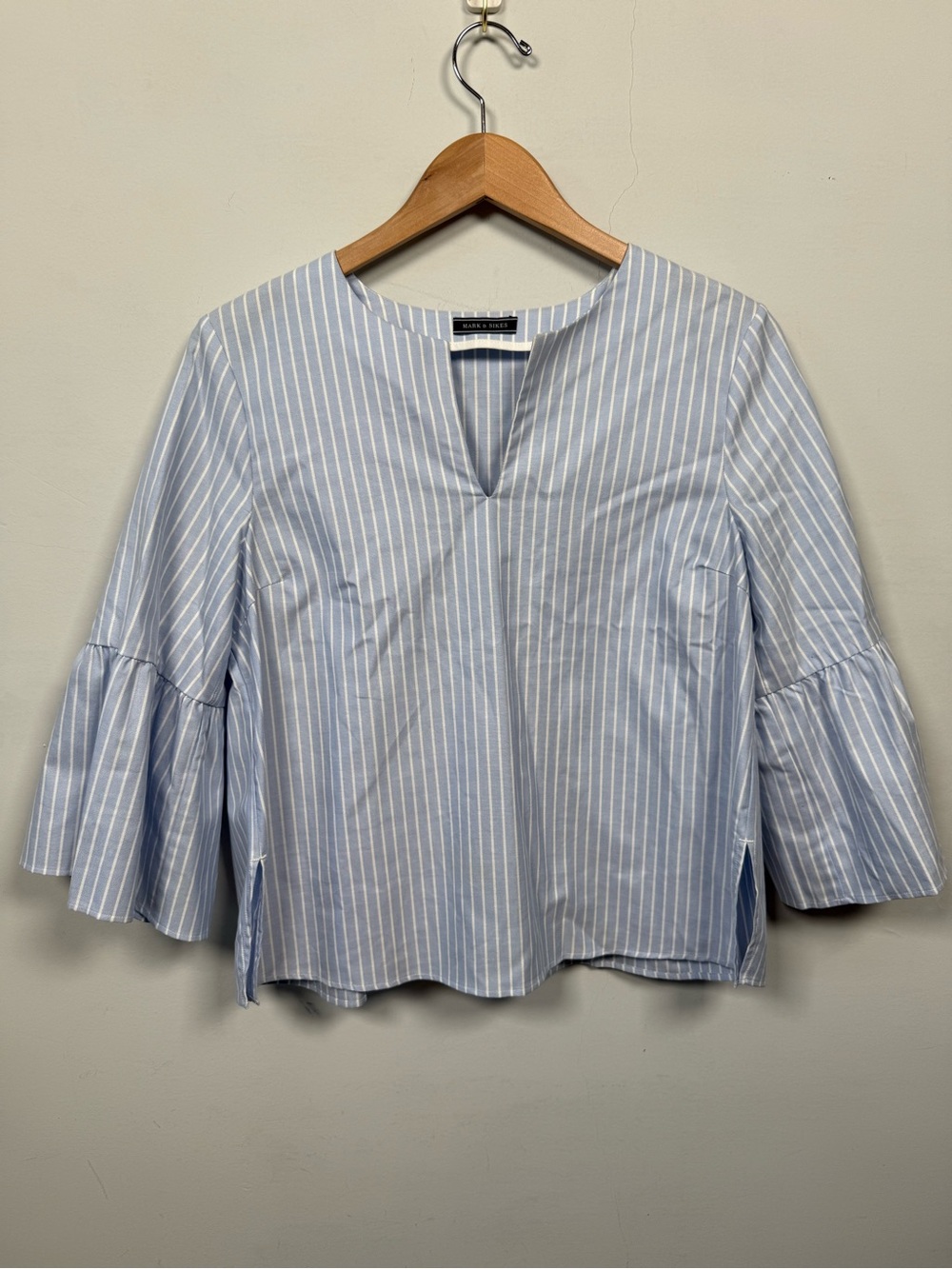Mark D Sikes Blue Striped Bell Sleeve Blouse Split V Neck Sz 8 Great Condition